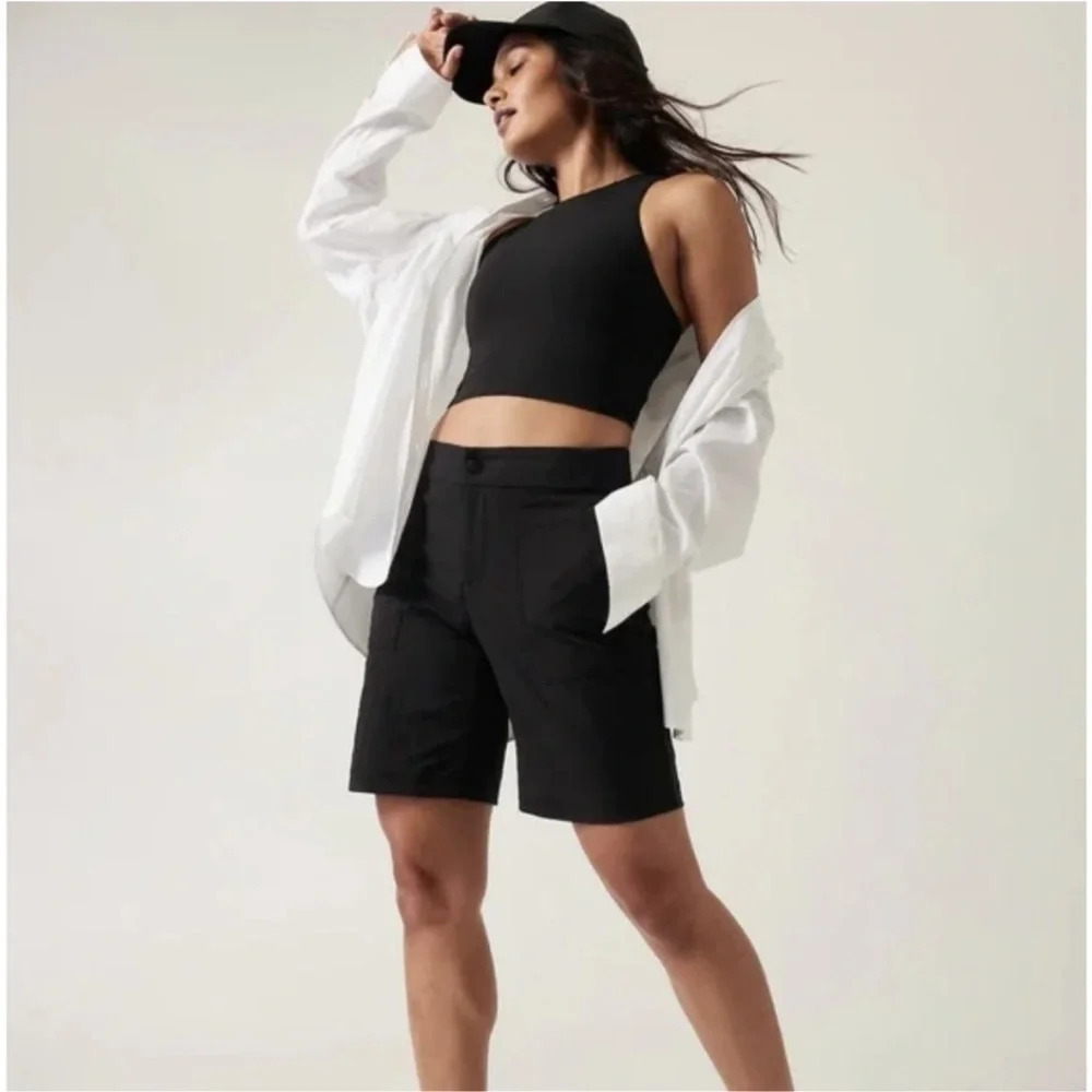 Athleta‎ Womens sz 6 Black Nylon Trekkie Bermuda Shorts Travel Soft Waist Hiking